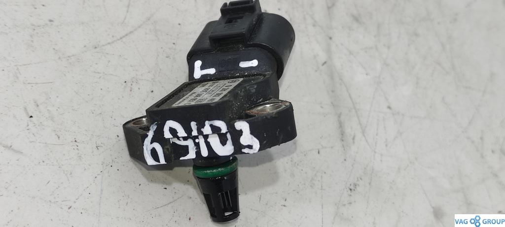 датчик абсолютного давления Volkswagen Passat B7 2013, 1.4 л., бензин, седан, 038906051C, 0281002401 - фото №1