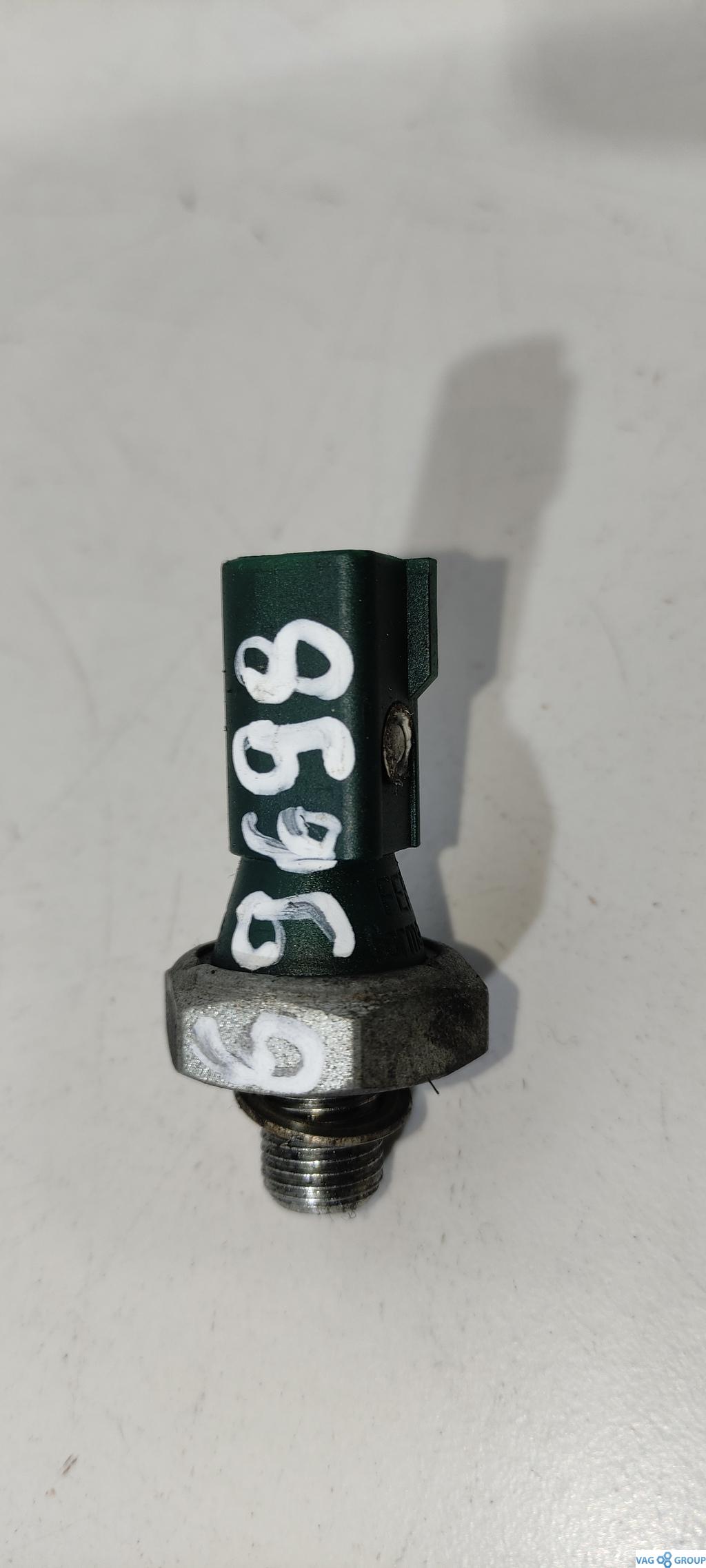 датчик давления масла Audi A4 B7 2006, 2.0 л., TFSI, бензин, седан, 038919081D, 038919081C, 038919081K - фото №1