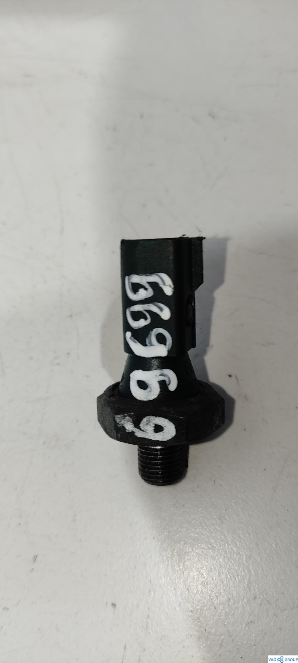 датчик давления масла Audi A4 B7 2006, 2.0 л., TFSI, бензин, седан, 038919081D, 038919081C, 038919081K - фото №1