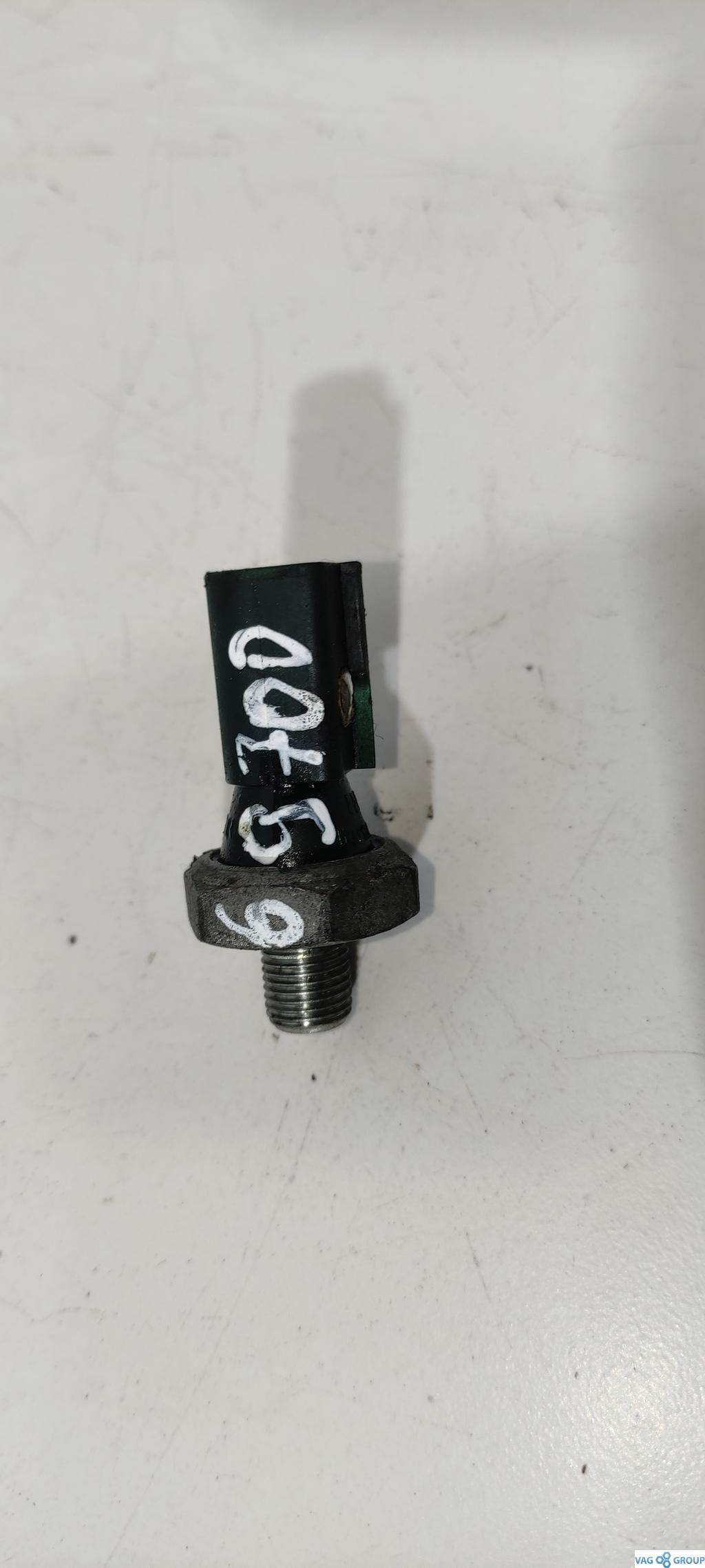 датчик давления масла Audi A4 B7 2006, 2.0 л., TFSI, бензин, седан, 038919081D, 038919081C, 038919081K - фото №1