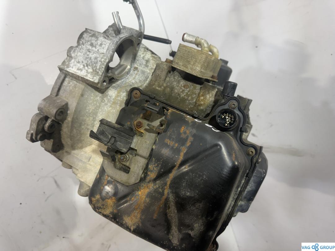 КПП автоматическая (АКПП) Volkswagen Jetta 6 поколение 2012, 2.0 л., TDi, дизель, KDA, LQT, HQN, LTE, MFL, PBF, HXS, HQL, KMX, KCU, HXU, LRA, HLH, KPQ, HXY, KPW, JPJ, GPU, GYM, GYN, HBP, HFQ, HJQ, HLE, HLF, HQF, HTB, KMW, KPS, KPU, KQC, LQV, LTD, MFM, MSU, MSV, NJK, NLP, PPY, DQ250, GKF, GPQ, GPV, GSS, GYP, GYQ, GYR, HJP, HQG, HQH, HQM, HQQ, HXT, HYC, HZJ, JPK, JPL, JPQ, KCV, KCW, KMY, KMZ, KNE, KPT, KQX, KXD, LQS, LQW, LRT, LTF, LTG, LTM, MLX, MMB, NJJ, PBE, PPX, KLN, KND - фото №1