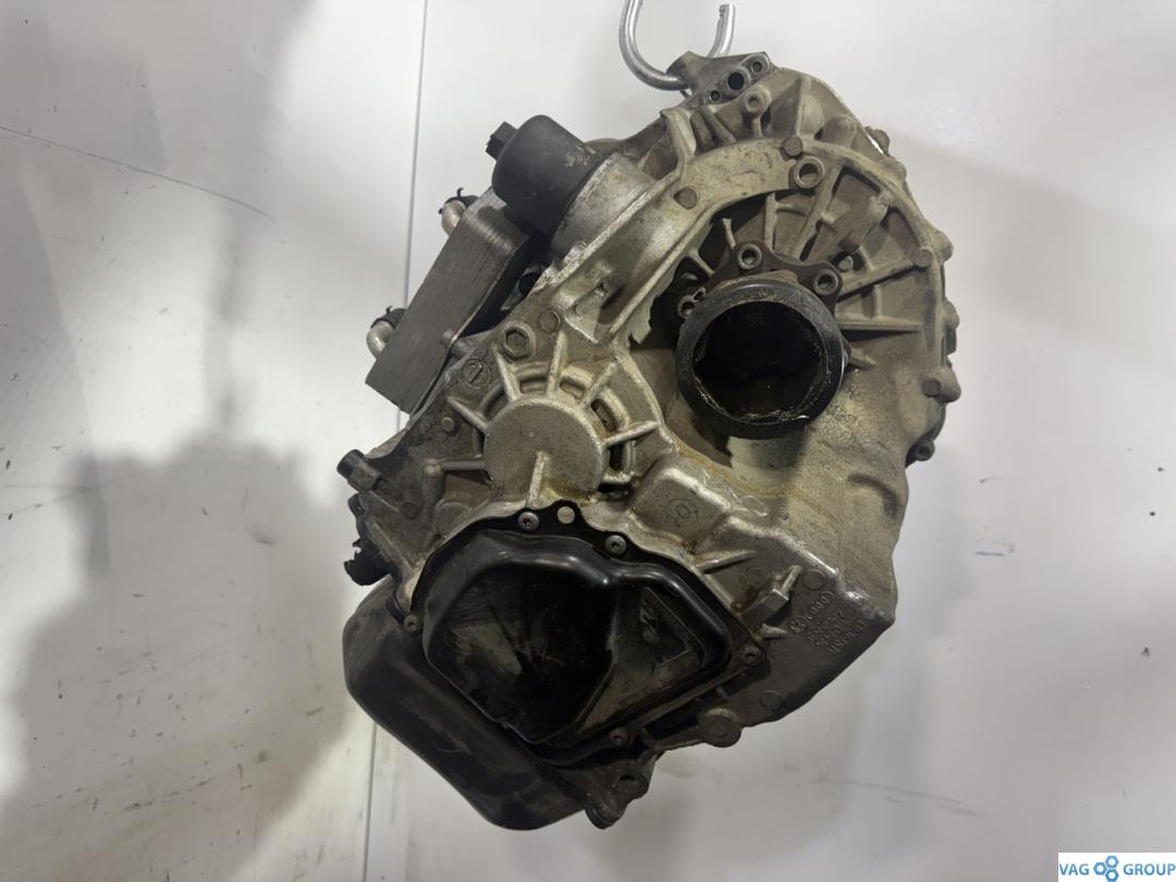 КПП автоматическая (АКПП) Volkswagen Golf 6 поколение 2011, 2.0 л., TDi, дизель, KDA, LQT, HQN, LTE, MFL, PBF, HXS, HQL, KCU, HXU, LRA, HLH, KPQ, HXY, KPW, JPJ, GPU, GYM, GYN, HBP, HFQ, HJQ, HLE, HLF, HQF, HTB, KMW, KPS, KPU, KQC, LQV, LTD, MFM, MSU, MSV, NJK, NLP, PPY, DQ250, GKF, GPQ, GPV, GSS, GYP, GYQ, GYR, HJP, HQG, HQH, HQM, HQQ, HXT, HYC, HZJ, JPK, JPL, JPQ, KCV, KCW, KMY, KMZ, KNE, KPT, KQX, KXD, LQS, LQW, LRT, LTF, LTG, LTM, MLX, MMB, NJJ, PBE, PPX, KLN, KND - фото №1