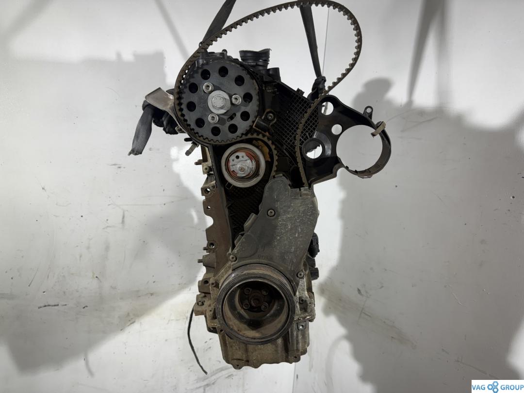 двигатель Volkswagen Golf 7 поколение 2014, 2.0 л., TDi, дизель, CNE, CKU, CKT, CSH, CAA, CDC, CNF, CLCA, CLJA, CLJ, CLC, CDB, CKUB, CAAA, CAAB, CAAC, CAAD, CAAE, CLCB, CGL, CKTB, CKTC, CSNA, CSL, CDBA, CDCA, CNEA, CSHA, CSN - фото №1