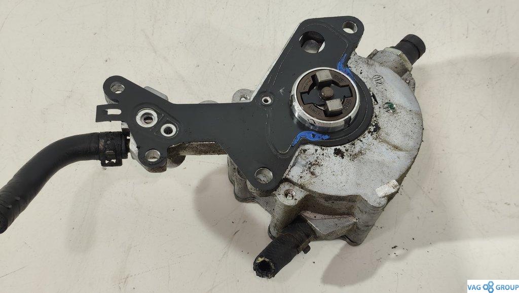 насос вакуумный Volkswagen Passat B6 2006, 1.9 л., TDi, дизель, седан, 038145209Q, 702551200
