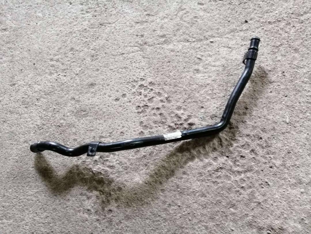 трубка охлаждающей жидкости Skoda Yeti 1 поколение 2012, 2.0 л., дизель, 1K0145762GG - фото №1