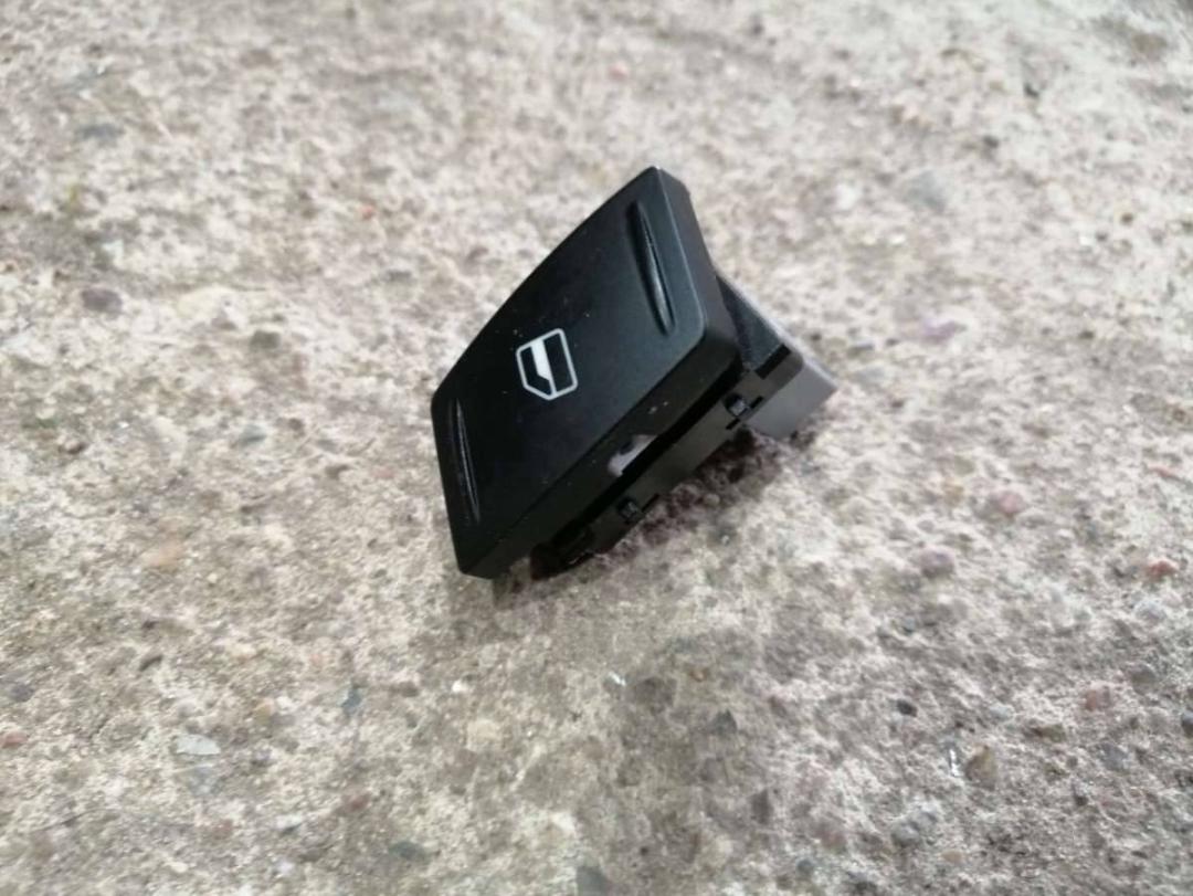 кнопка стеклоподъемника Skoda Yeti 1 поколение 2011, 1.2 л., бензин, 1Z0959856 - фото №1