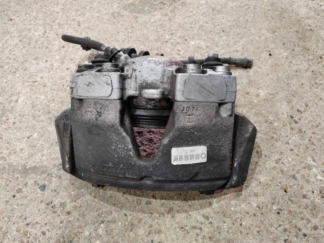 суппорт передний левый Audi A4 B8/8K 2009, 2.7 л., дизель, 8K0615123A - фото №1