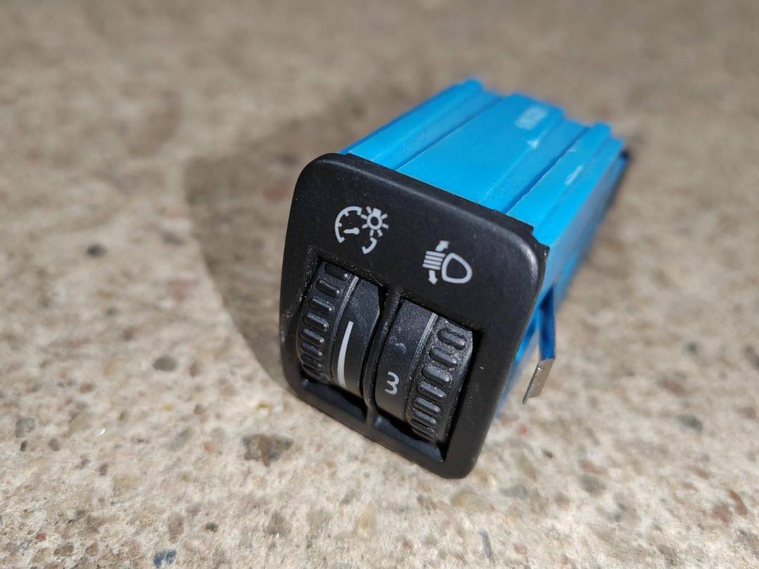 корректор фар Volkswagen Tiguan 1 поколение 2008, 2.0 л., дизель, 5N0941333 - фото №1