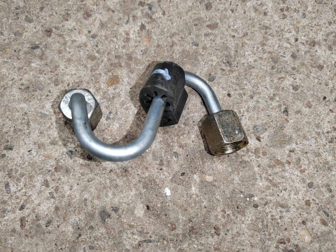 трубка ТНВД Skoda Octavia 3 поколение (A7) 2016, 2.0 л., дизель, 03L130301AR - фото №1