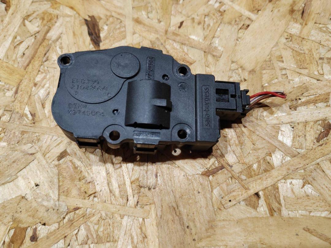 моторчик заслонки печки Audi A4 B8/8K 2009, 2.7 л., дизель, 8K0820511C - фото №1