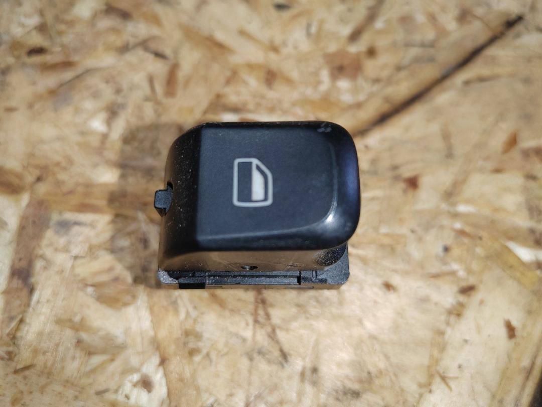 кнопка стеклоподъемника Audi Q5 8R 2012, 3.2 л., бензин, 8K0959855A - фото №1