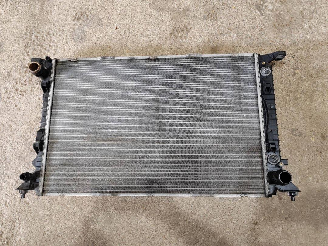 радиатор (основной) Audi Q5 8R 2010, 3.2 л., бензин, 8K0121251AA - фото №1