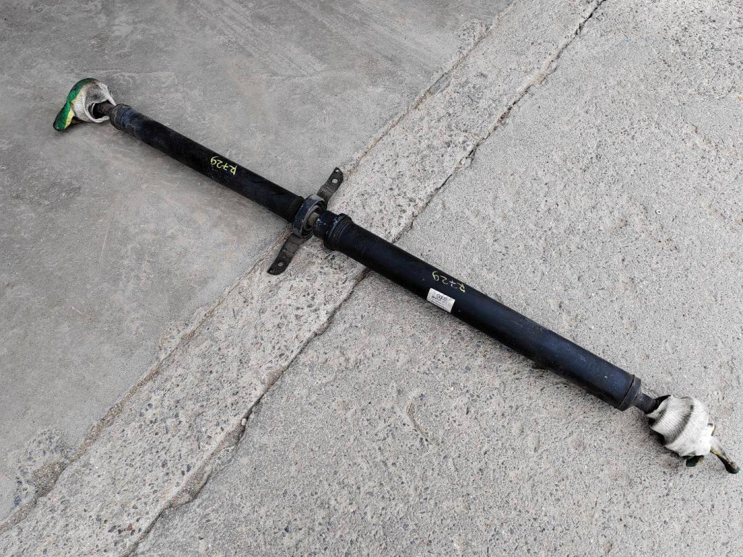 карданный вал Audi Q5 8R 2010, 3.2 л., бензин, 8R0521101C - фото №1
