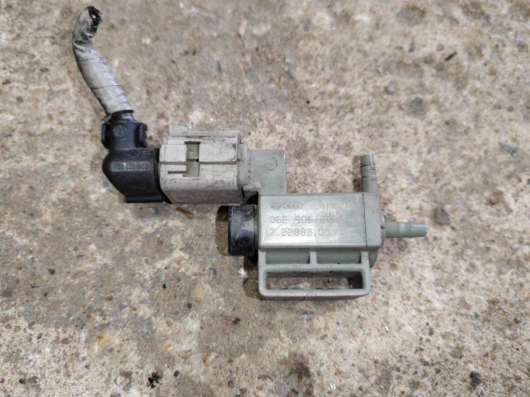 электромагнитный клапан Audi Q5 8R 2012, 3.2 л., бензин, 06E906283 - фото №1