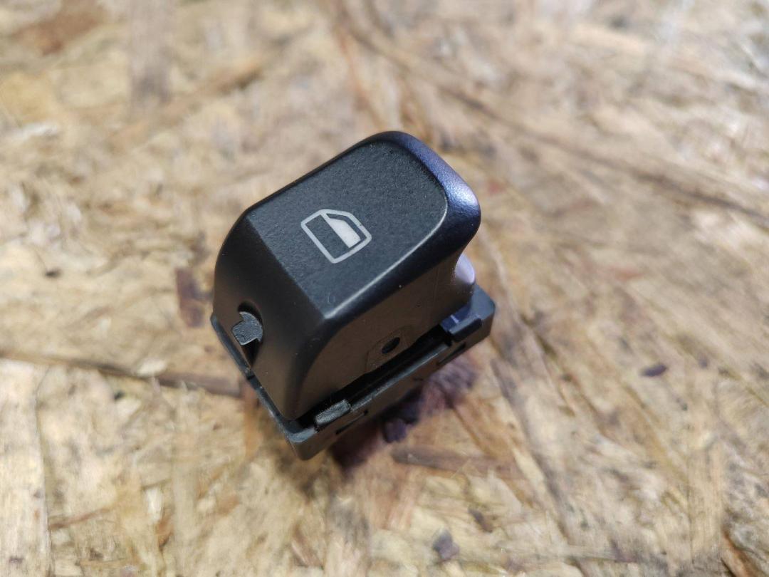 кнопка стеклоподъемника Audi Q5 8R 2010, 3.2 л., бензин, 8K0959855A - фото №1