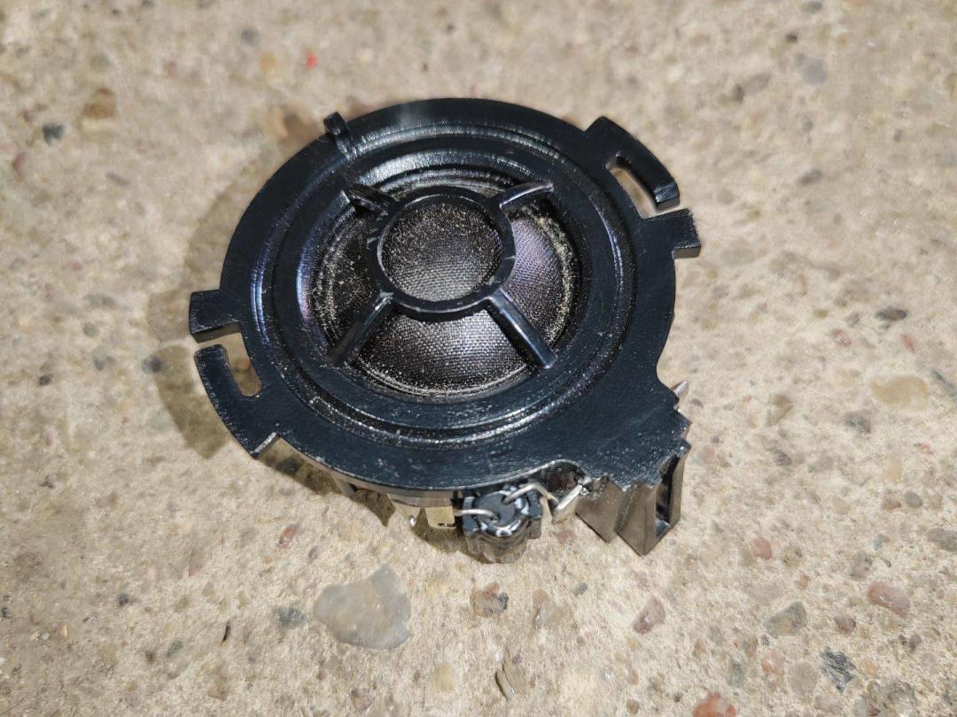 динамик высокочастотный (пищалка) Audi Q5 8R 2010, 3.2 л., бензин, 8R0035399A - фото №1