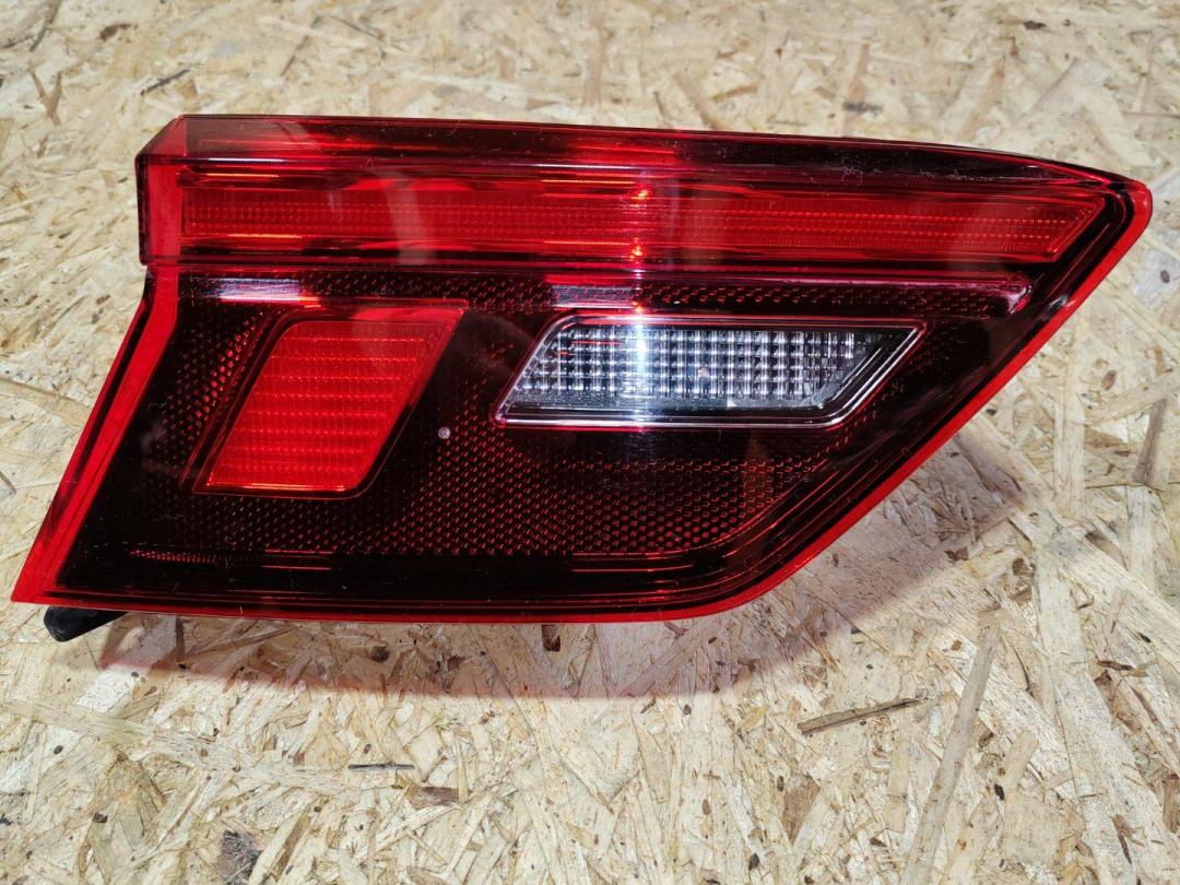 фонарь крышки багажника левый Volkswagen Tiguan 2 поколение 2018, 2.0 л., TFSI, 5NN945093 - фото №1