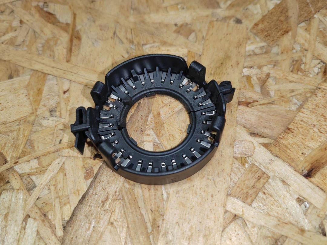 патрон фары Skoda Superb 2 поколение 2012, 2.0 л., дизель, 5M0941645 - фото №1