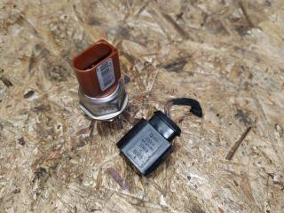 датчик давления топлива Volkswagen Passat B7 2011, 2.0 л., дизель, 03L906051