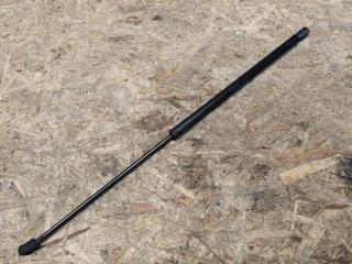 амортизатор капота Volkswagen Touareg 2 поколение 2012, 3.0 л., дизель, 7P6823359