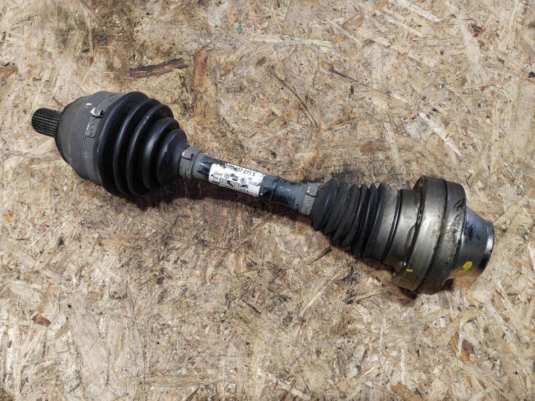 полуось передняя левая (приводной вал, ШРУС) Volkswagen Amarok 1 поколение 2H 2014, 2.0 л., дизель, 2H0407271E - фото №1