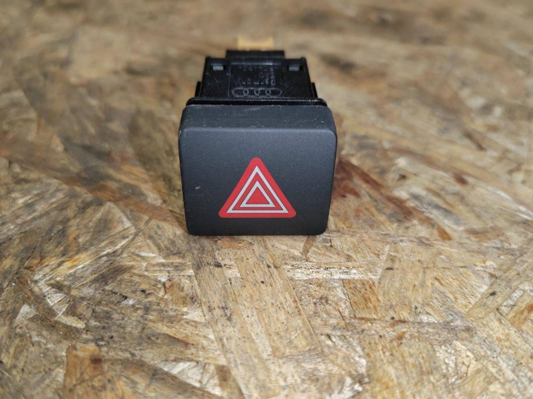 кнопка аварийной сигнализации Audi A4 B9 2016, 1.4 л., бензин, 8W0941509A - фото №1