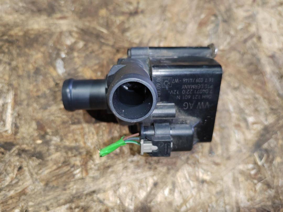 насос антифриза дополнительный Audi A4 B9 2016, 1.4 л., бензин, 06H121601N - фото №1