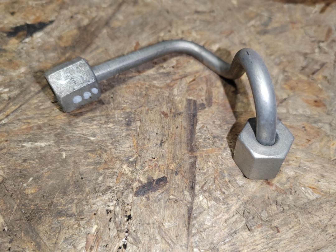 трубка ТНВД Volkswagen Amarok 1 поколение 2H 2014, 2.0 л., дизель, 03L130301AT - фото №1