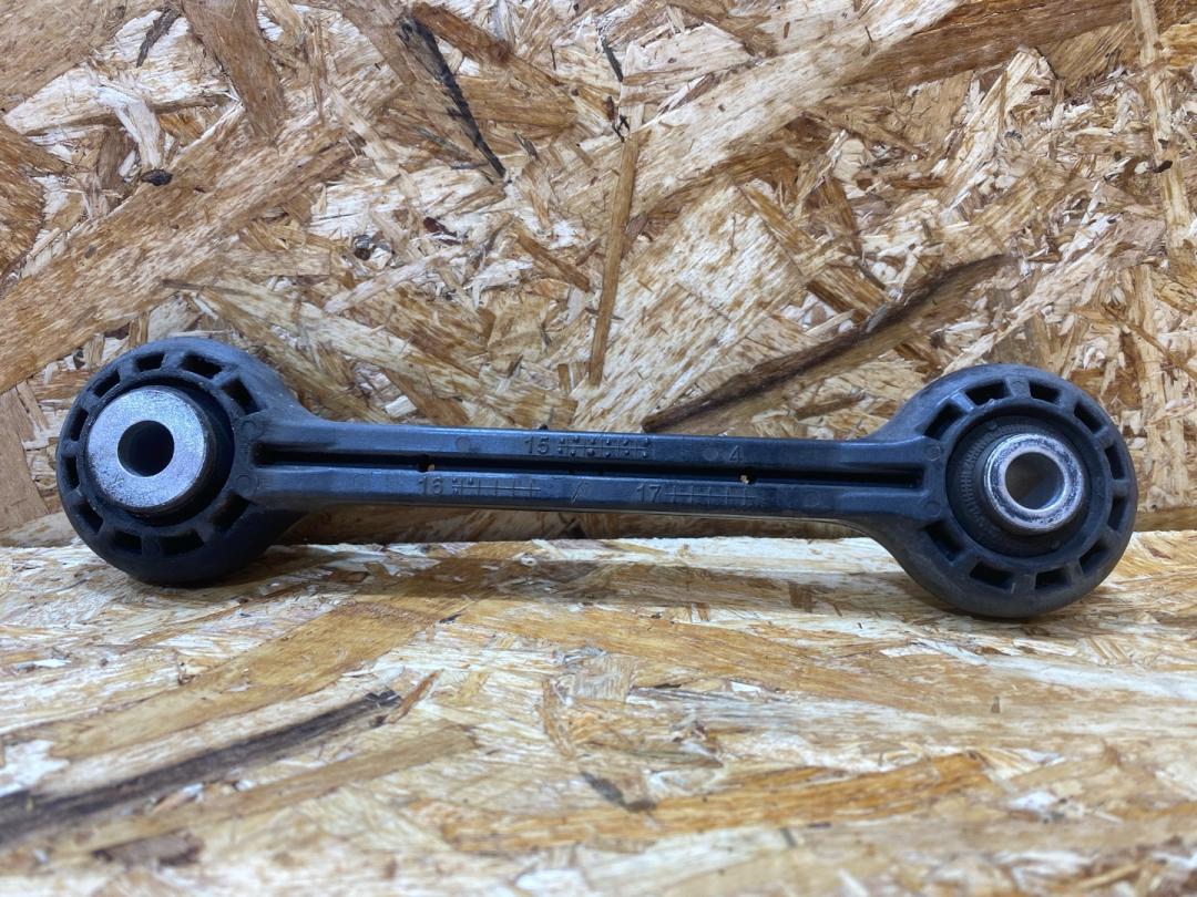 стойка стабилизатора Audi A4 B9 2016, 2.0 л., бензин, 8K0411317D - фото №1