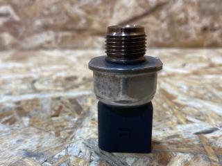 датчик давления топлива Volkswagen Passat B8 2016, 2.0 л., дизель, 04L906054