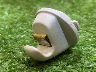 Крепление (крючок) солнцезащитного козырька Volkswagen Tiguan 2 поколение 2016, 2.0 л., бензин, 5G0857561B