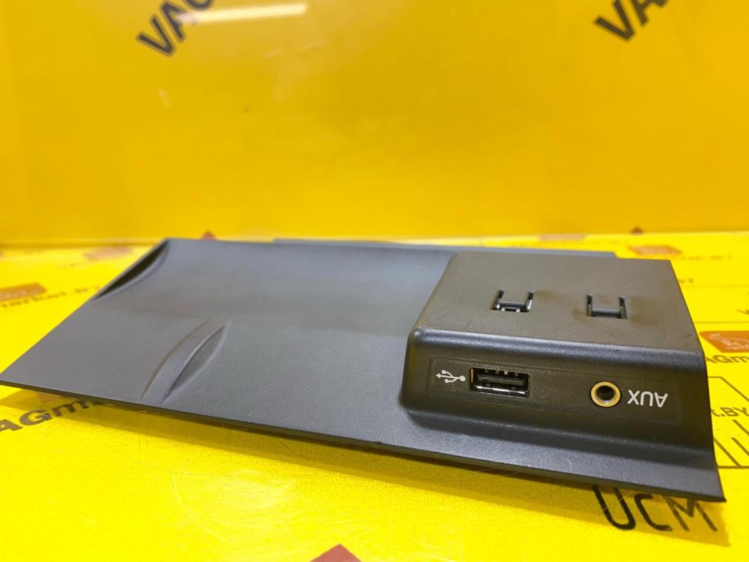 разъем AUX / USB Skoda Octavia 3 поколение (A7) 2016, 1.8 л., бензин, 5Q0035726E, 5Q0035724 - фото №1