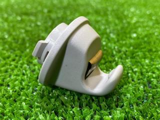 Крепление (крючок) солнцезащитного козырька Volkswagen Passat B8 [рестайлинг] 2022, 2.0 л., бензин, 5G0857561B