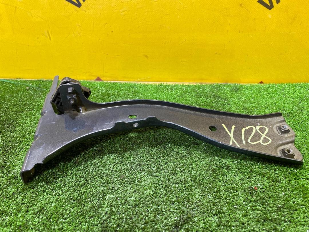 крепление ( кронштейн ) крыла Audi Q3 F3 2023, 2.0 л., бензин, 83A821132 - фото №1