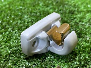 Крепление (крючок) солнцезащитного козырька Volkswagen Amarok 1 поколение 2H 2012, 2.0 л., дизель, 3B0857561B